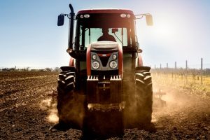 Leia mais sobre o artigo Leilão de máquinas agrícolas: como funciona, quais as vantagens e quais cuidados tomar antes de comprar?